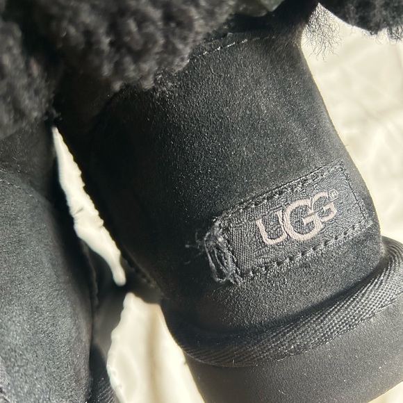 UGG Black Arielle Boots: Size 7 - Picture 9 of 12